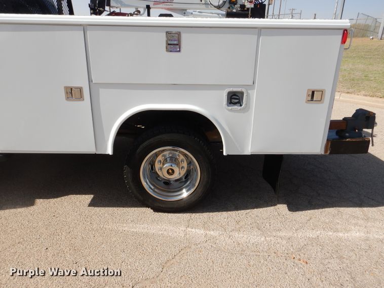 image for item HC9134 2013 Ford F450 Super Duty  utility truck with crane