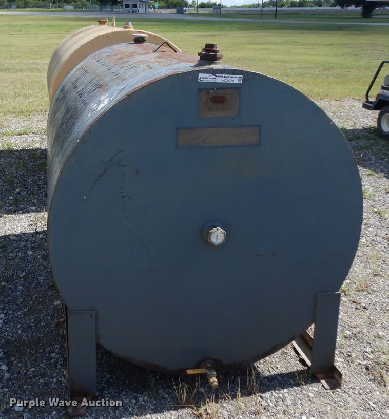 image for item HC9675 (2) fuel tanks