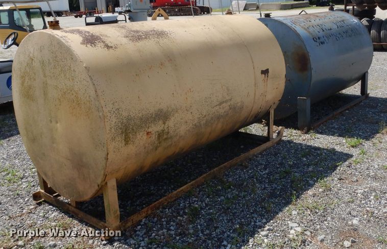 image for item HC9675 (2) fuel tanks