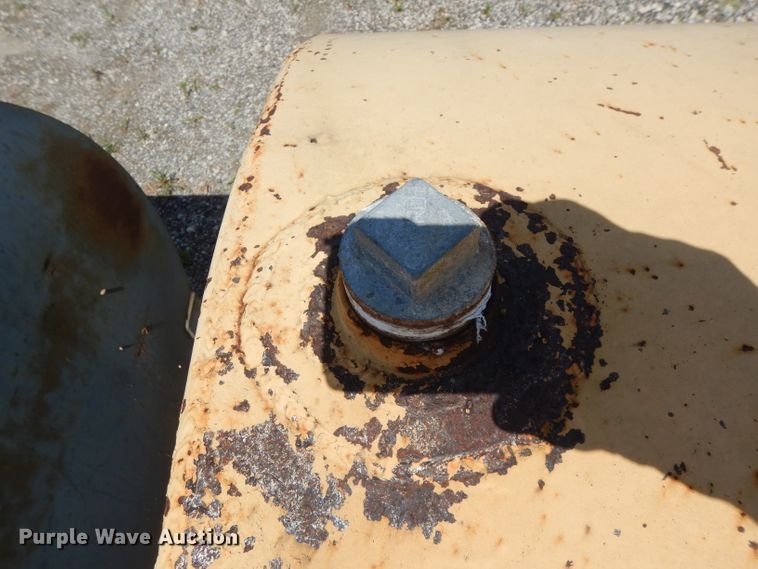 image for item HC9675 (2) fuel tanks