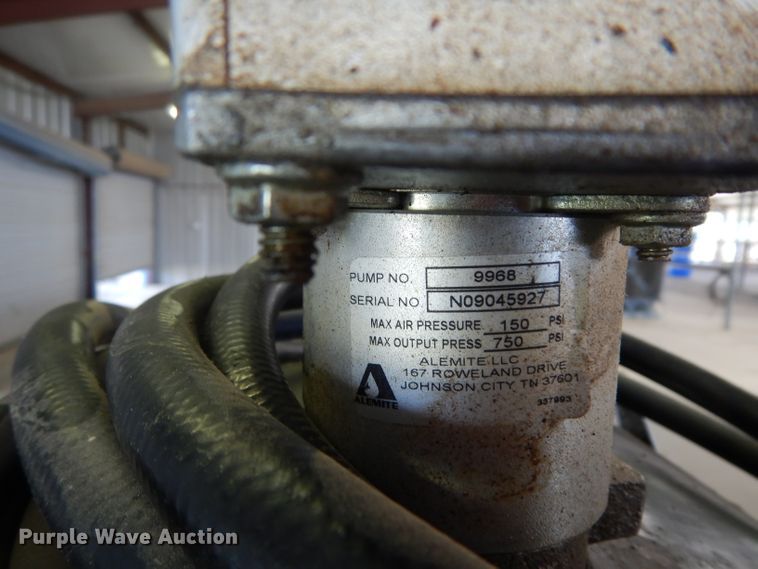 image for item HC9694 (3) oil/hydraulic tanks