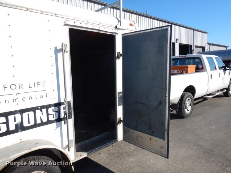 image for item HD9080 1995 Wells Cargo enclosed cargo trailer