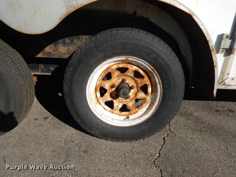 image for item HD9080 1995 Wells Cargo enclosed cargo trailer