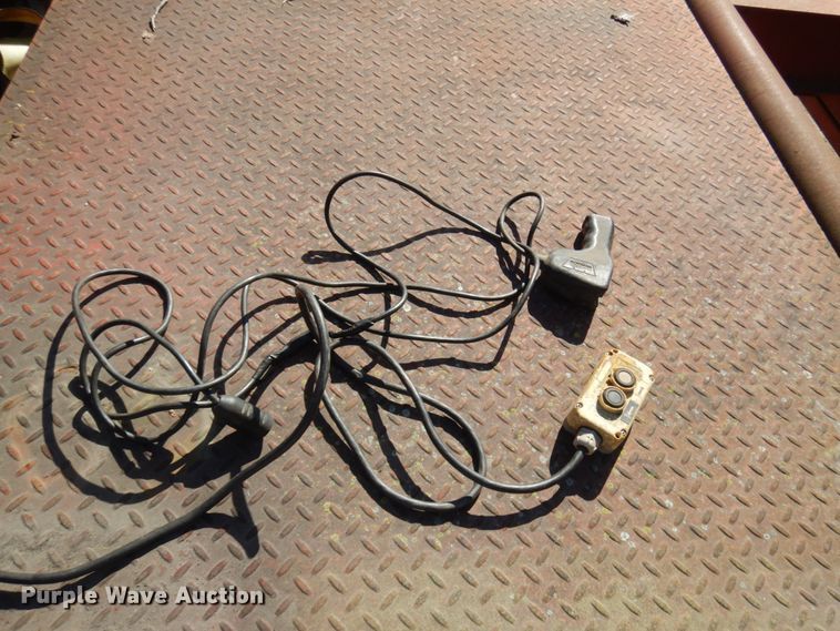 image for item HD9097 2006 Trussmaster roll off tilt deck trailer