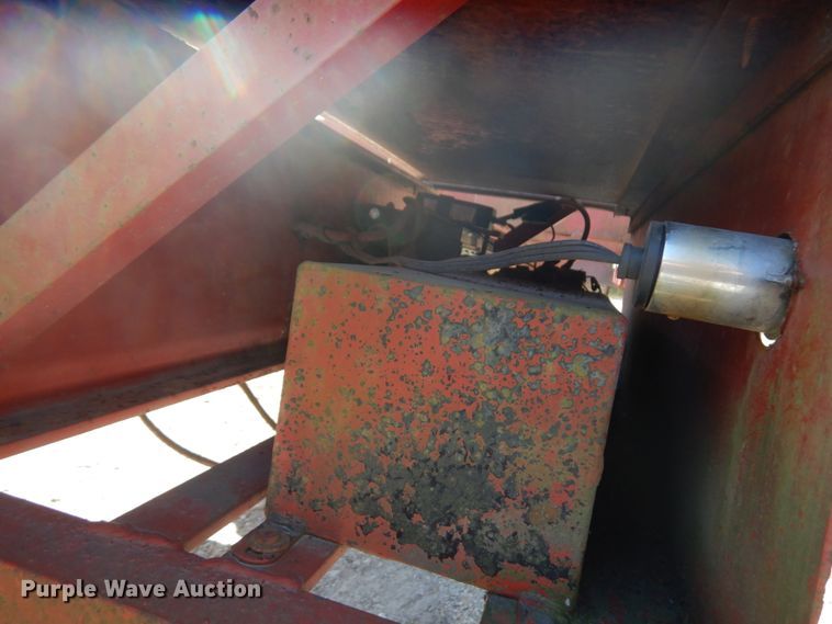 image for item HD9097 2006 Trussmaster roll off tilt deck trailer