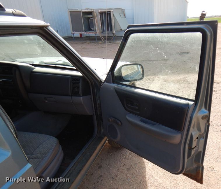 image for item HD9128 1997 Jeep Cherokee Sport  SUV