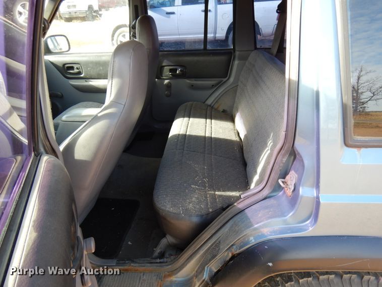 image for item HD9128 1997 Jeep Cherokee Sport  SUV