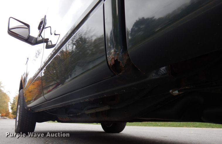 image for item HD9136 2005 Ford F150  SuperCrew cab pickup truck