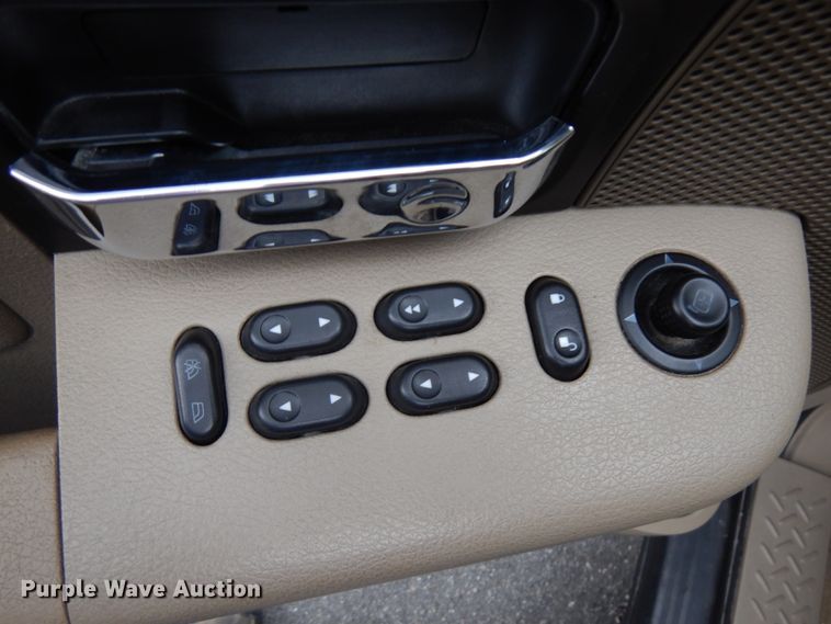 image for item HD9136 2005 Ford F150  SuperCrew cab pickup truck