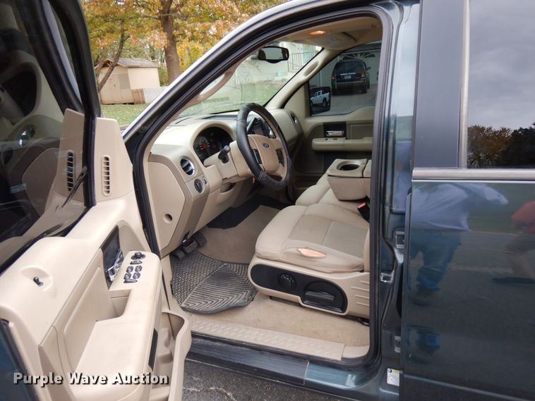 image for item HD9136 2005 Ford F150  SuperCrew cab pickup truck