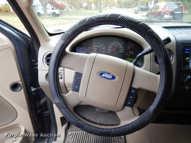 image for item HD9136 2005 Ford F150  SuperCrew cab pickup truck