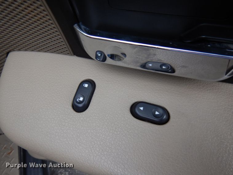 image for item HD9136 2005 Ford F150  SuperCrew cab pickup truck