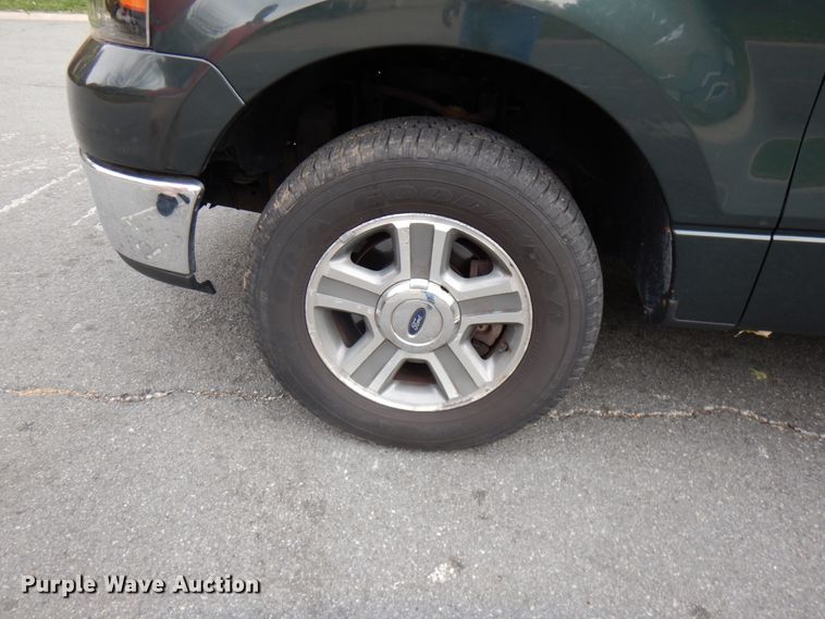 image for item HD9136 2005 Ford F150  SuperCrew cab pickup truck