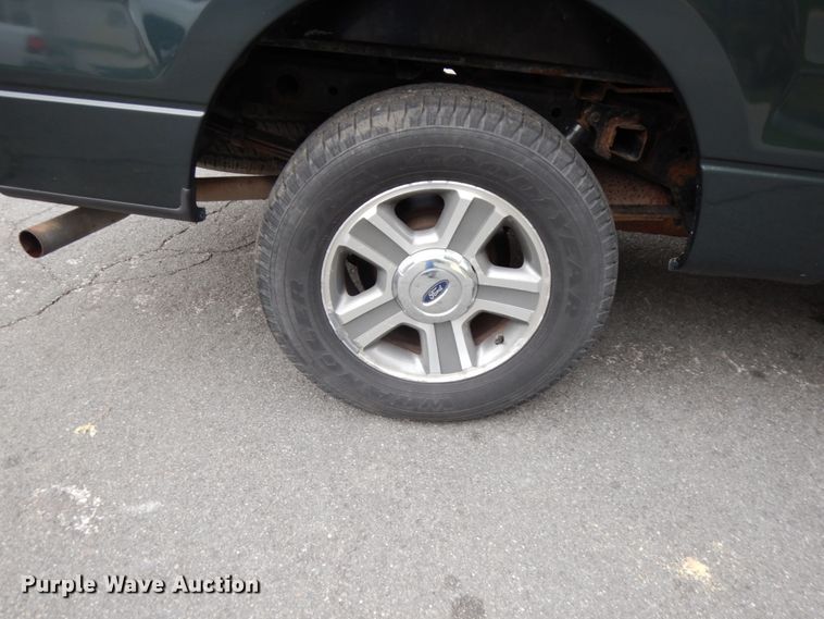 image for item HD9136 2005 Ford F150  SuperCrew cab pickup truck