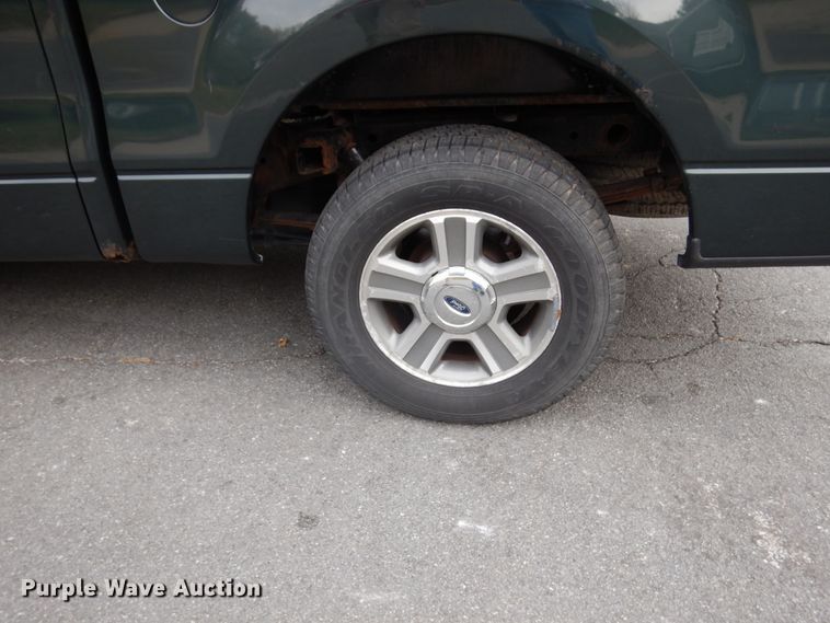 image for item HD9136 2005 Ford F150  SuperCrew cab pickup truck