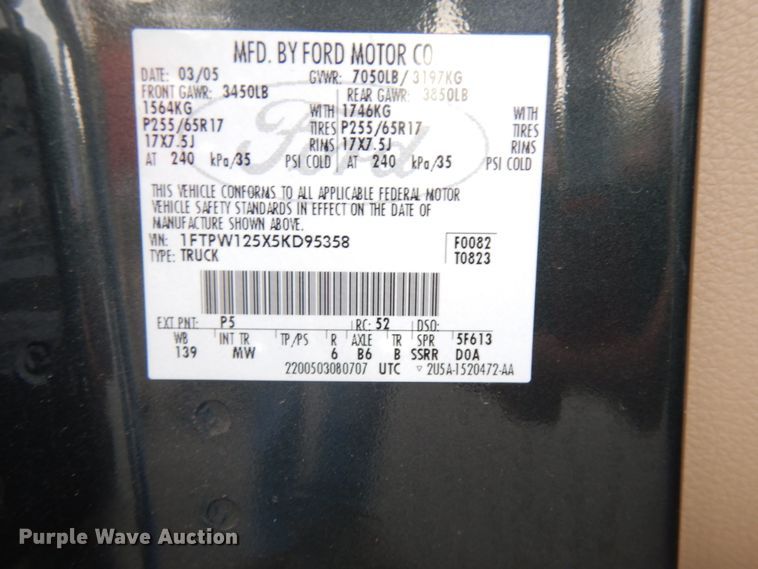 image for item HD9136 2005 Ford F150  SuperCrew cab pickup truck