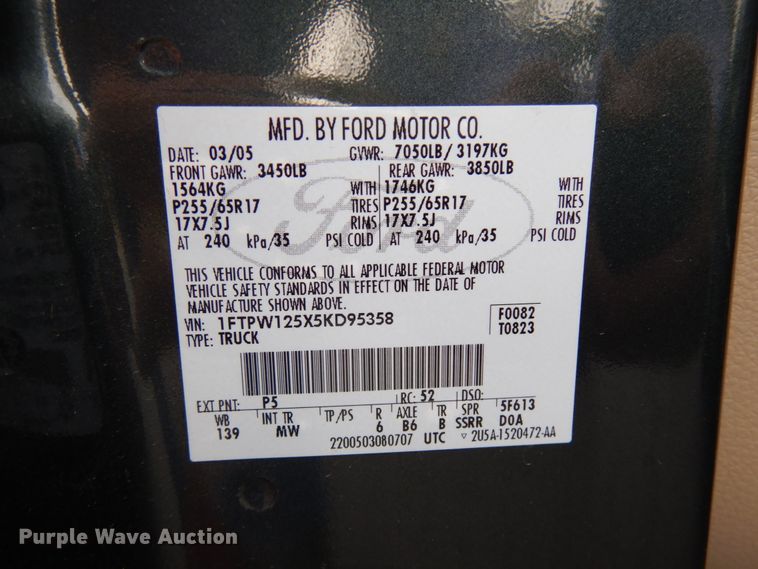 image for item HD9136 2005 Ford F150  SuperCrew cab pickup truck