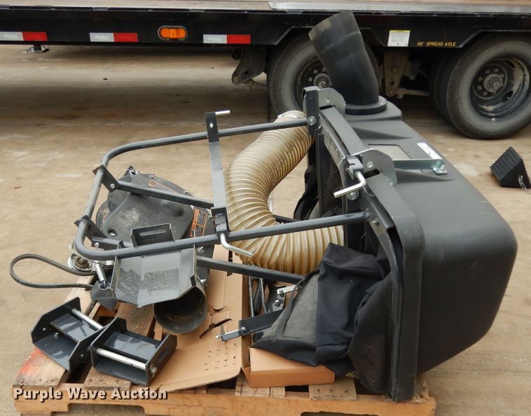 image for item HR9586 Kubota GCK54-700ZA grass bagger