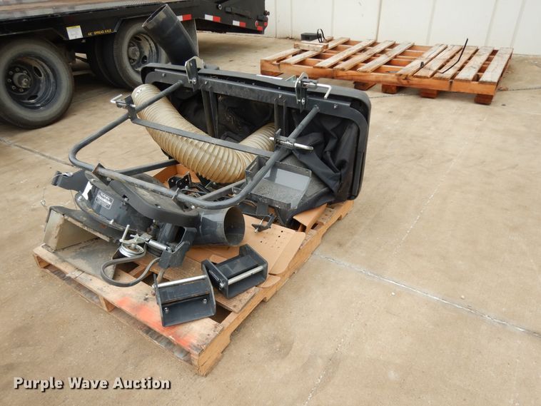 image for item HR9586 Kubota GCK54-700ZA grass bagger
