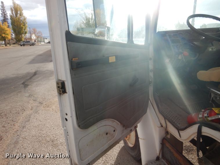 image for item HS9368 1995 Freightliner FL60  dump flatbed truck