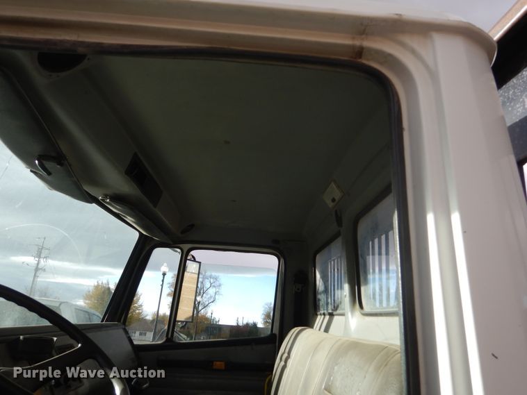 image for item HS9368 1995 Freightliner FL60  dump flatbed truck