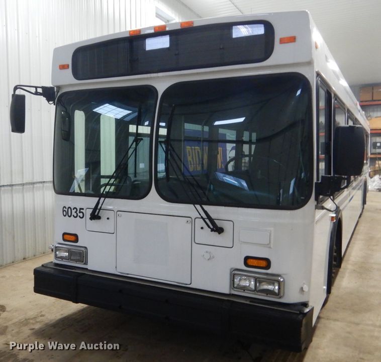 image for item HS9379 2003 New Flyer D40LF  shuttle bus