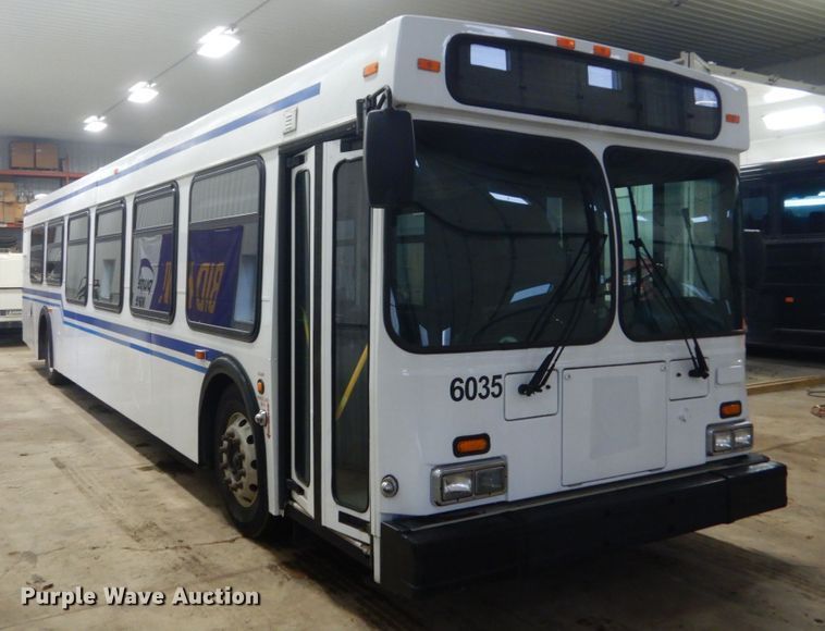 image for item HS9379 2003 New Flyer D40LF  shuttle bus