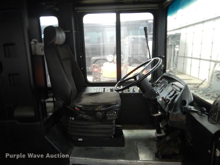 image for item HS9379 2003 New Flyer D40LF  shuttle bus