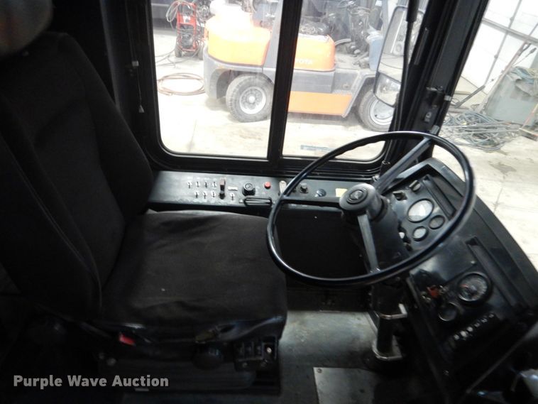 image for item HS9379 2003 New Flyer D40LF  shuttle bus