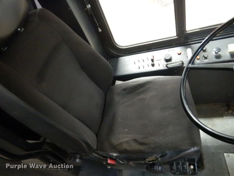 image for item HS9379 2003 New Flyer D40LF  shuttle bus