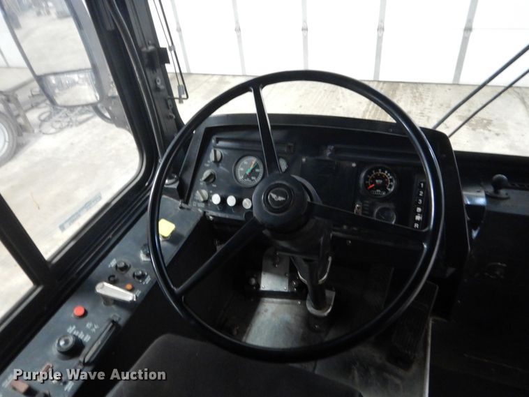 image for item HS9379 2003 New Flyer D40LF  shuttle bus