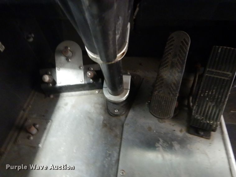 image for item HS9379 2003 New Flyer D40LF  shuttle bus