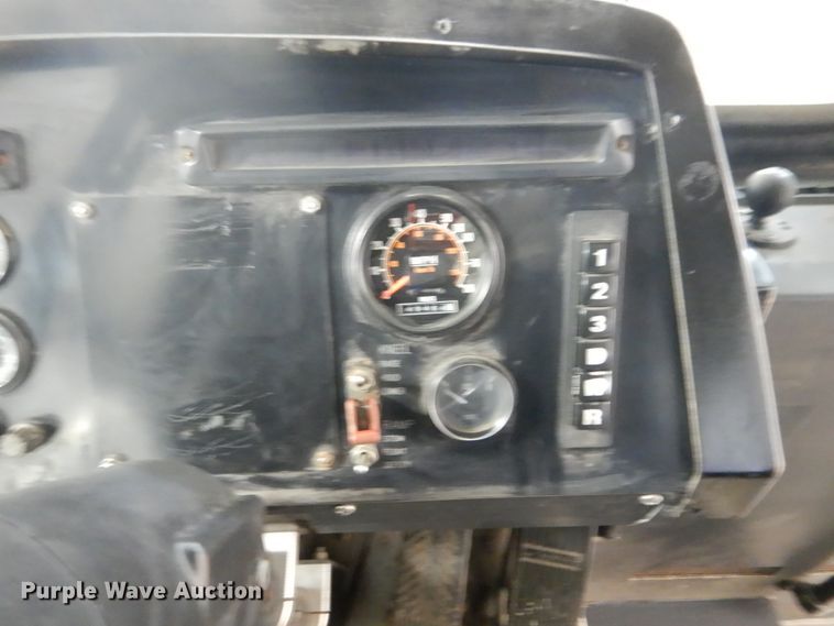 image for item HS9379 2003 New Flyer D40LF  shuttle bus