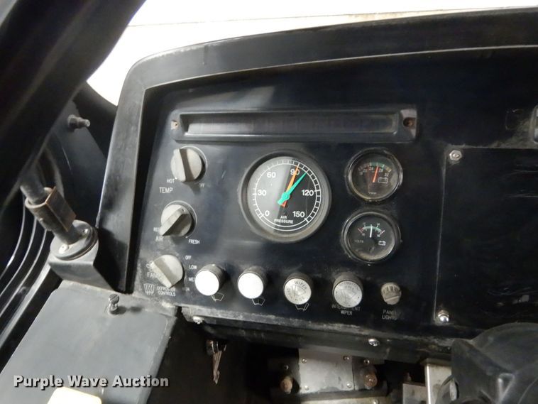 image for item HS9379 2003 New Flyer D40LF  shuttle bus