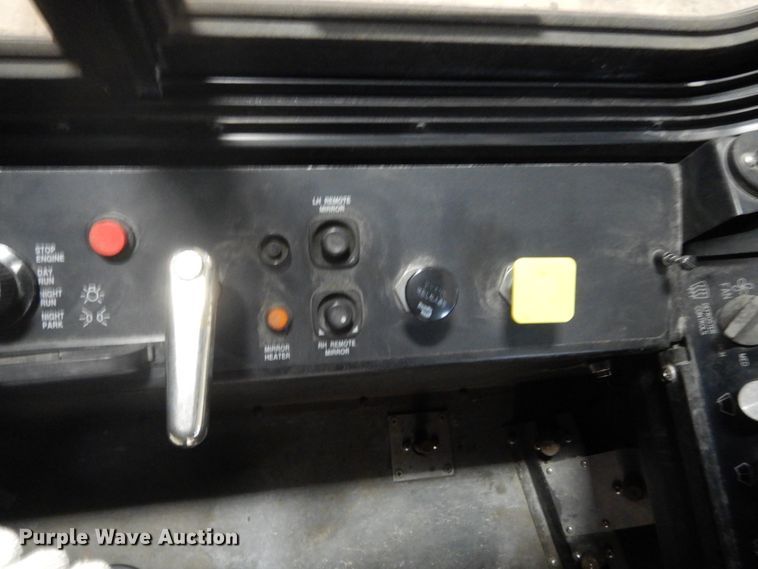 image for item HS9379 2003 New Flyer D40LF  shuttle bus