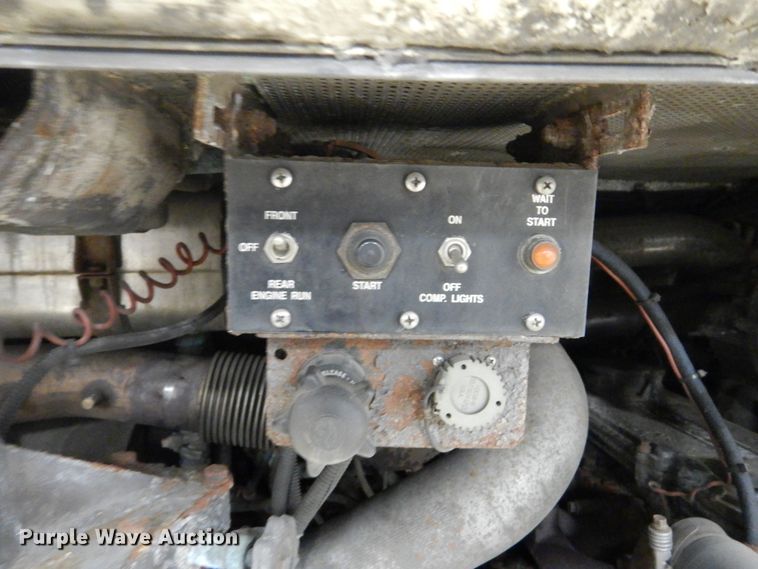 image for item HS9379 2003 New Flyer D40LF  shuttle bus