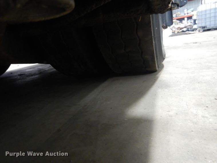 image for item HS9379 2003 New Flyer D40LF  shuttle bus