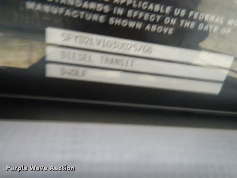 image for item HS9379 2003 New Flyer D40LF  shuttle bus