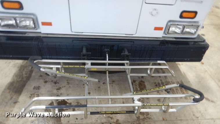 image for item HS9380 2006 New Flyer D40LF  shuttle bus