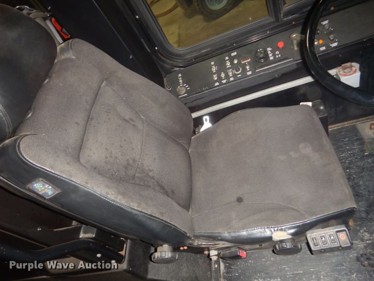 image for item HS9380 2006 New Flyer D40LF  shuttle bus