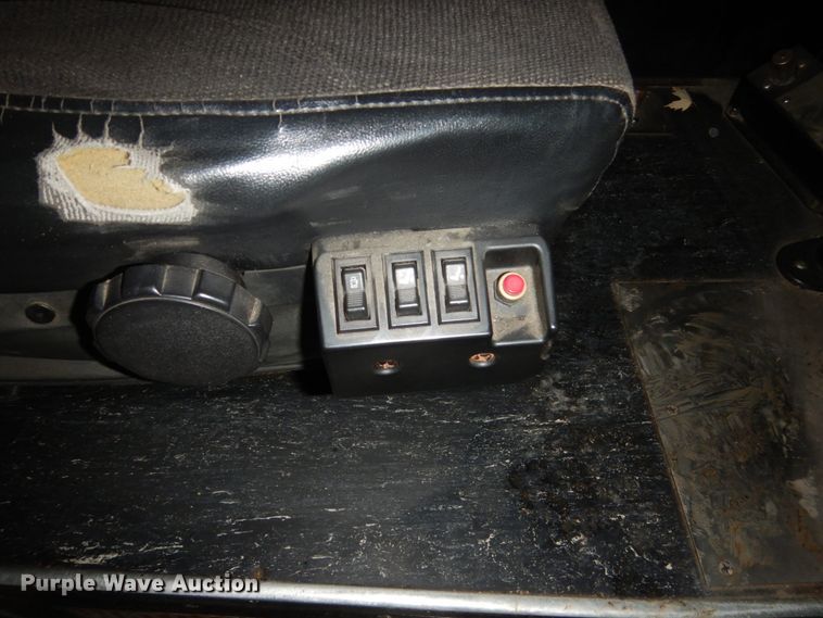 image for item HS9380 2006 New Flyer D40LF  shuttle bus