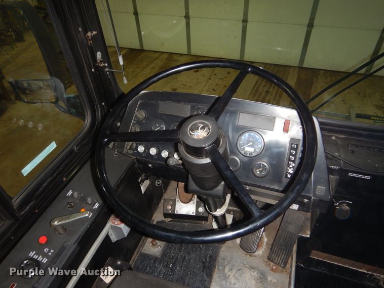 image for item HS9380 2006 New Flyer D40LF  shuttle bus