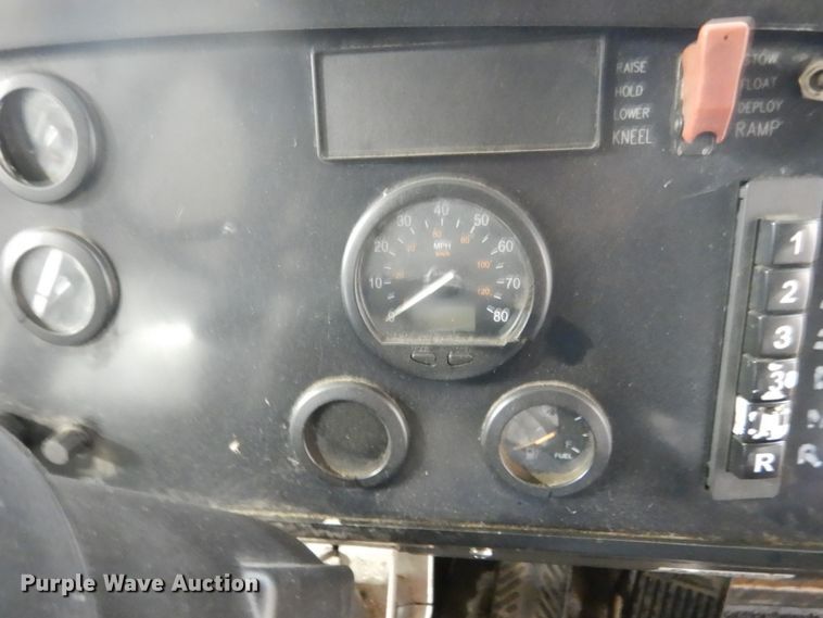 image for item HS9380 2006 New Flyer D40LF  shuttle bus