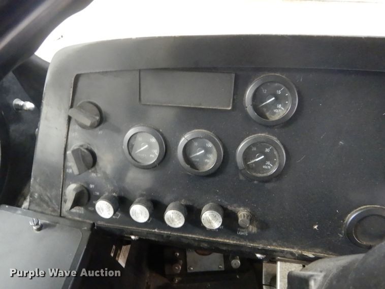 image for item HS9380 2006 New Flyer D40LF  shuttle bus