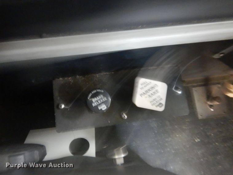 image for item HS9380 2006 New Flyer D40LF  shuttle bus