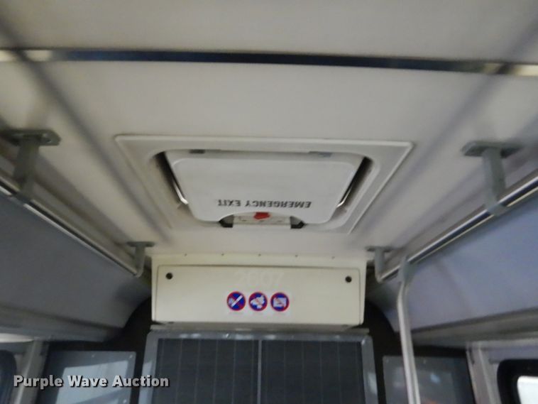 image for item HS9380 2006 New Flyer D40LF  shuttle bus