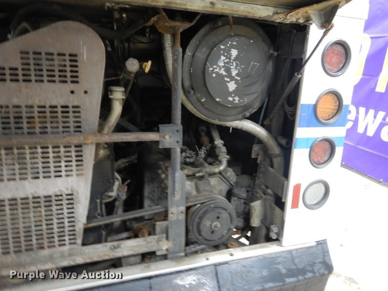 image for item HS9380 2006 New Flyer D40LF  shuttle bus