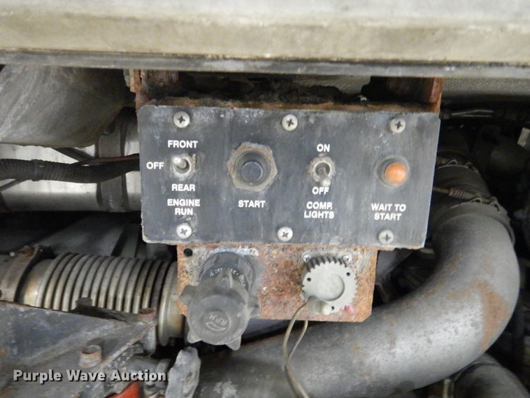 image for item HS9380 2006 New Flyer D40LF  shuttle bus