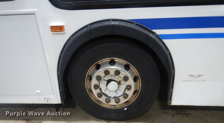 image for item HS9380 2006 New Flyer D40LF  shuttle bus