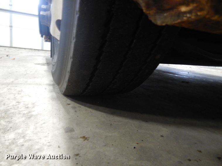 image for item HS9380 2006 New Flyer D40LF  shuttle bus